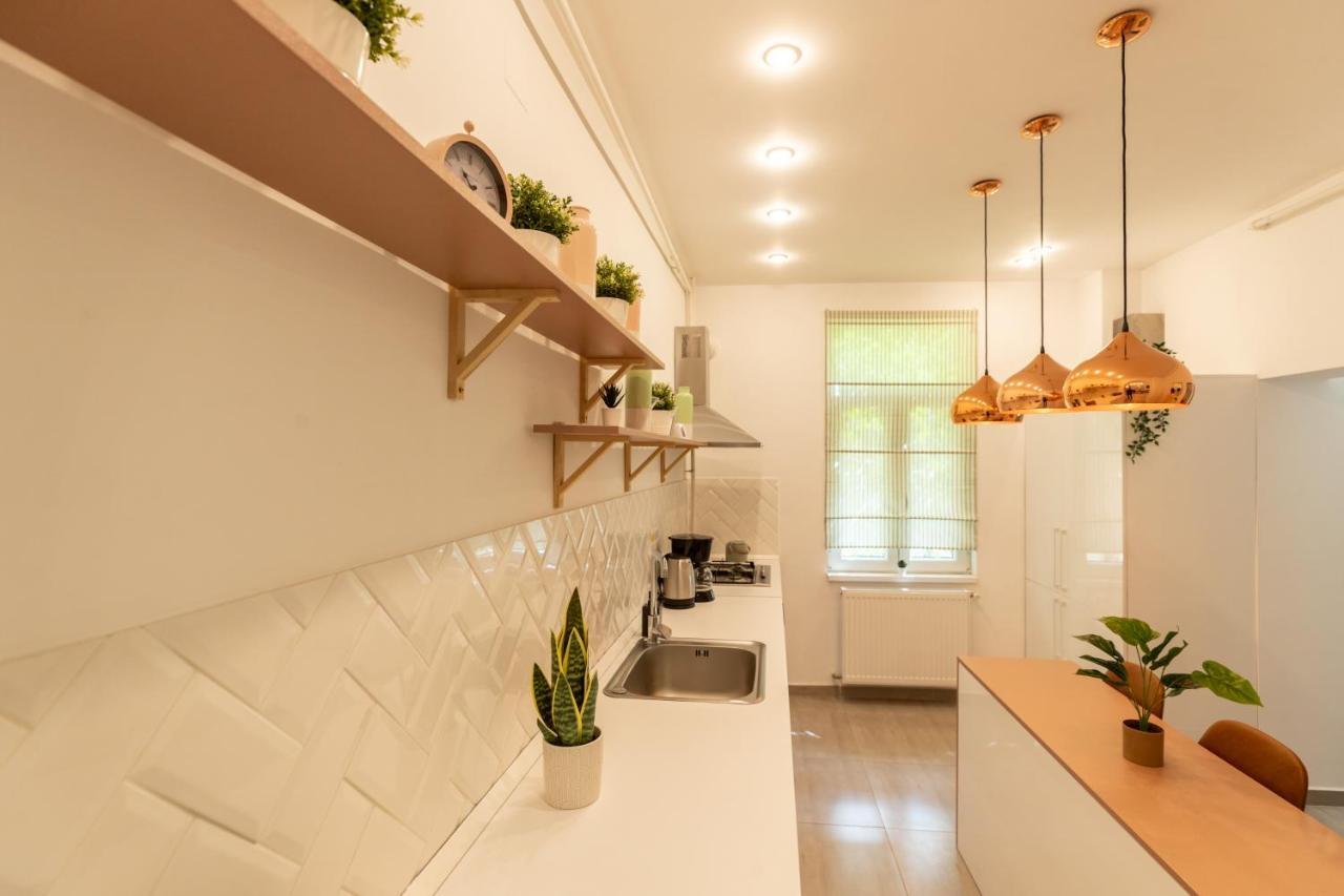 Ideal Stay: Spacious 2Br Apt Near Calea Victoriei Bucureşti Exterior foto
